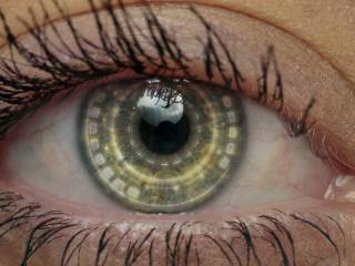 lidské oko s odrazem světel na duhovce